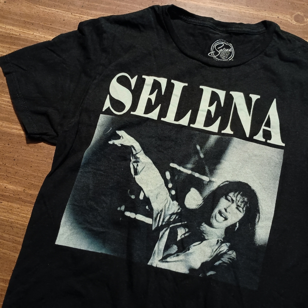 SELENA T-SHIRT - Medium // Music pop latina tejano artist tee shirt